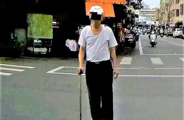 護送行動不便長者過馬路　民眾臉書PO出新南警善舉