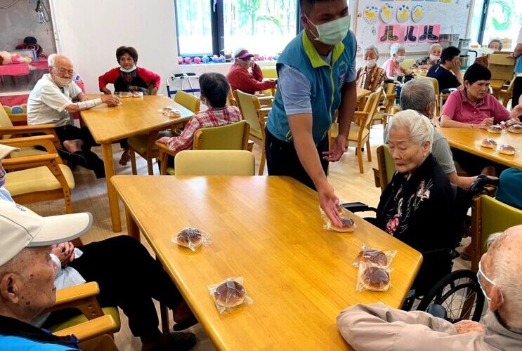 正修新埤USR計畫 師生前往「日間照顧服務中心」關懷長者　