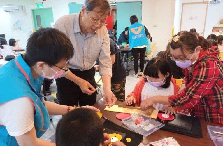 金湖社福中心手作同樂 創意皮雕敲敲樂