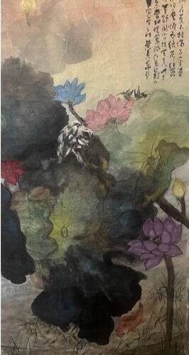 《荷花池-荷花綠葉相互映襯》畫作的構圖隨性自然，讓人感受到大自然的生機與活力（菩提奶奶專欄）
