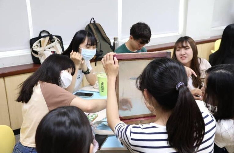 南大通識教育中心與圖館合辦絹印臺南工作坊