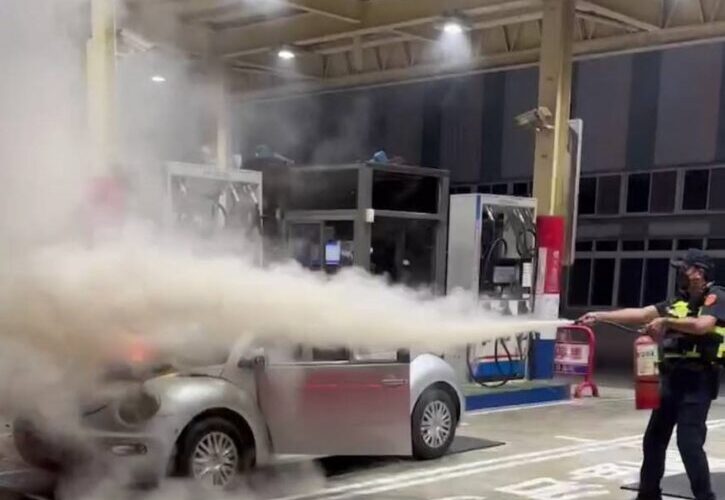 加油站暗夜驚傳火燒車案        所長林崎嵩身先士卒滅火