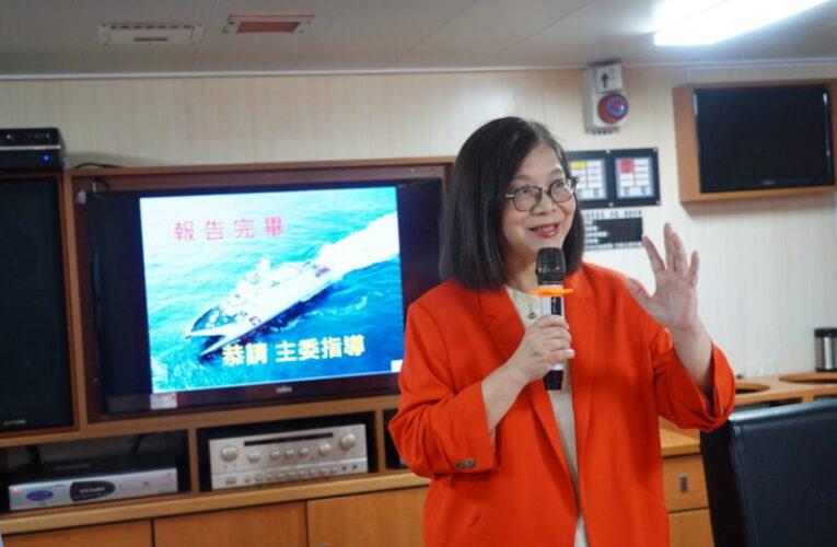 管碧玲慰勉巡護九號遠洋及救援輝豐號人員 叮囑人船安全