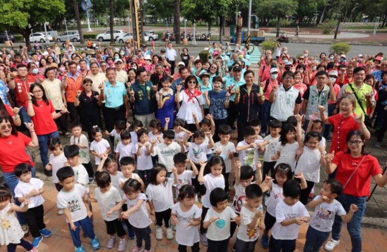 「六堆日」高市客委會率近500鄉親旗幟冉冉升起