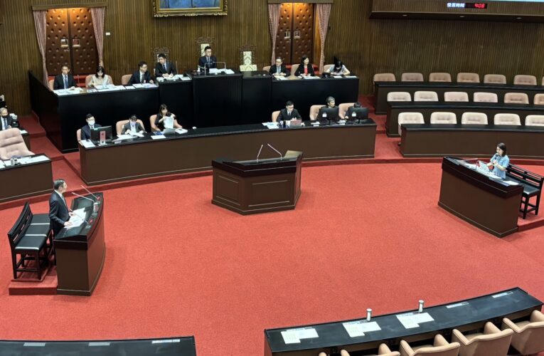 卓榮泰累了、不演了、開嗆反質詢了！