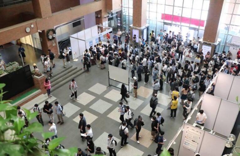 成大電機系增額提供113級入學新生 系友捐贈千萬獎學金