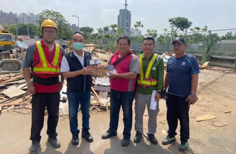 中市清潔隊回收家具又挖到寶   拾回現金+金鍊近40萬元