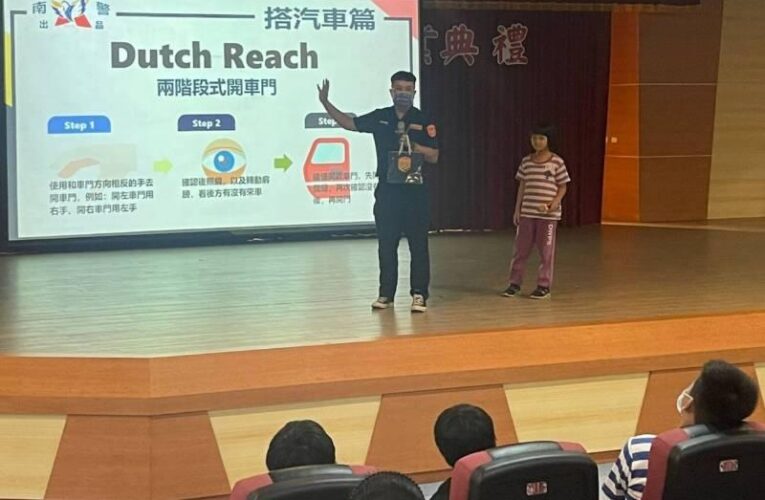南警宣導團唱作俱佳 畢典互動宣導反毒交安