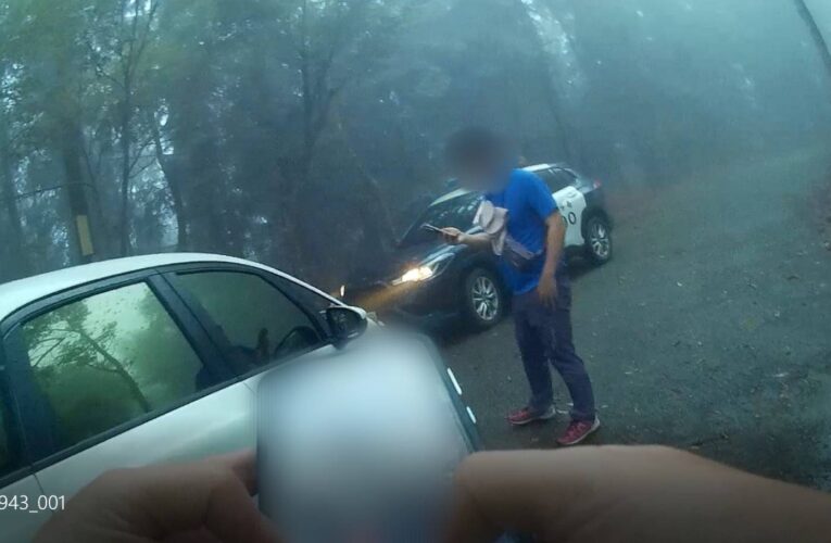 來台旅遊車拋錨受困山區　埔里警熱心助日本籍遊客脫困