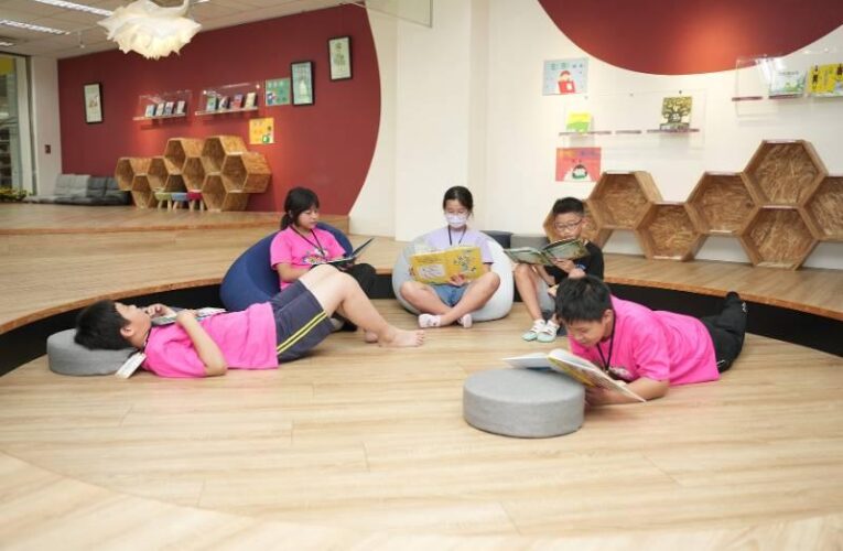 首辦夜宿圖書館！興大攜手11位校友與企業開辦公益營隊