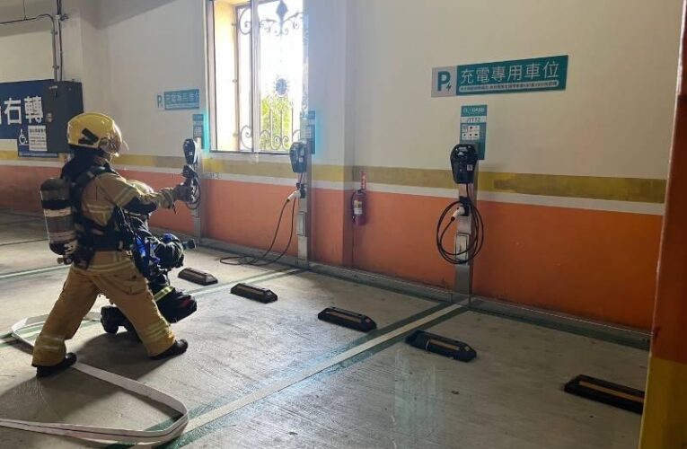 強化鋰電池火災應變能力  大樹分隊辦理購物中心充電處所搶救演練