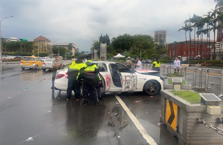 莽夫駕車衝撞總統府｜中正一警火速到場將其帶回調查