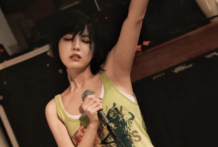 怪怪美少女李澤瓏私密音樂會 話不多連唱10首歌