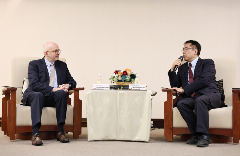 美國在台協會處長谷立言上任後首訪