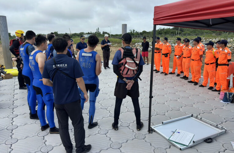 金門消防岸巡觀光及社區進行聯合救溺演練