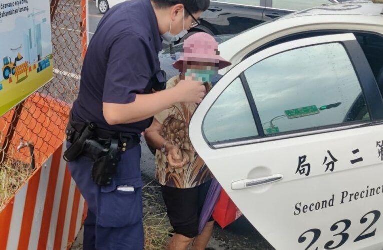 老婦人雨天迷途　南門警助順利返家