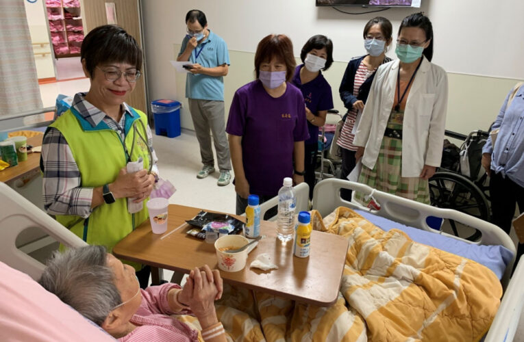 白河榮家關懷住院長輩 重視住院照顧傾聽心聲