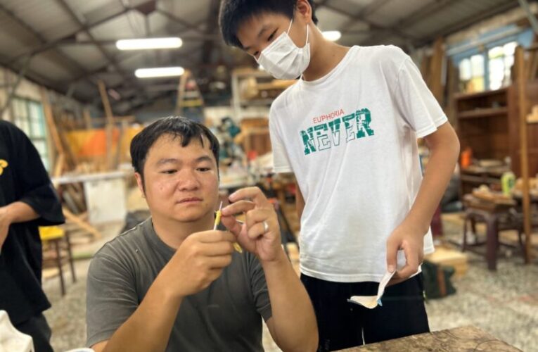 高市社會局旗津社會福利服務中結合在地團體　陪伴旗津兒少體驗職人技藝