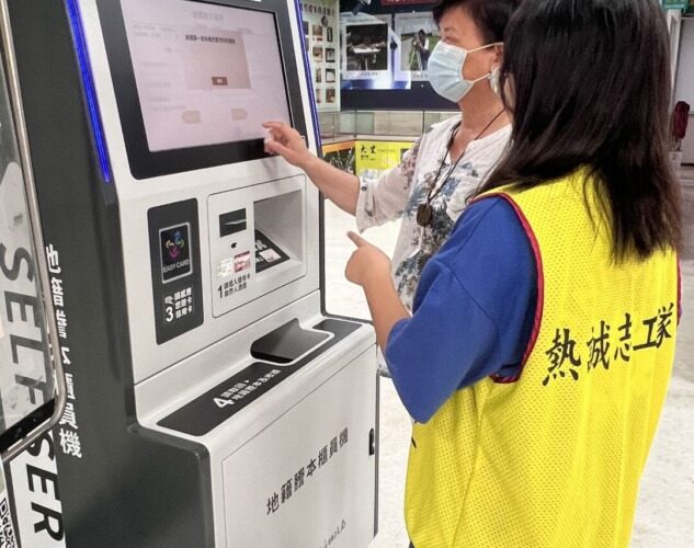 動動手指就搞定！　大里地政所櫃員機申領地籍謄本節省排隊時間