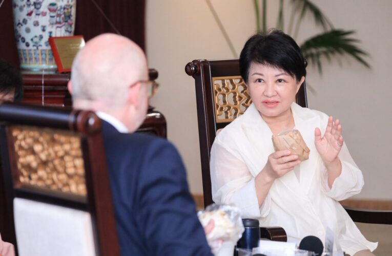 美國在台協會處長一行拜會中市府　盧市長：盼與美國各大城市深化投資及各領域合作