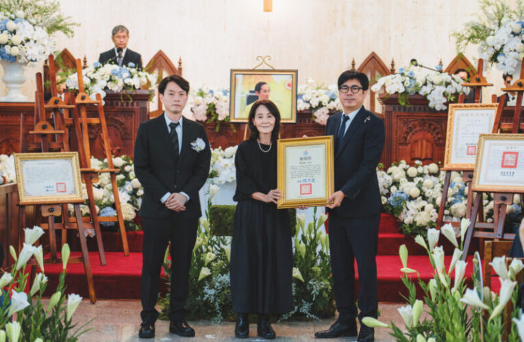 詩人醫師曾貴海追思禮拜 高市府頒發褒揚狀以彰遺徽