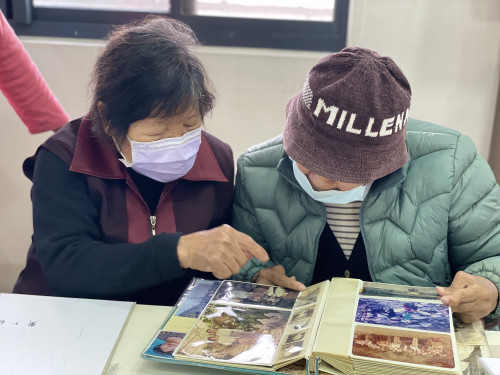 屏東縣竹田老人文康中心啟動生命故事書計畫  長者回顧人生再展新顏