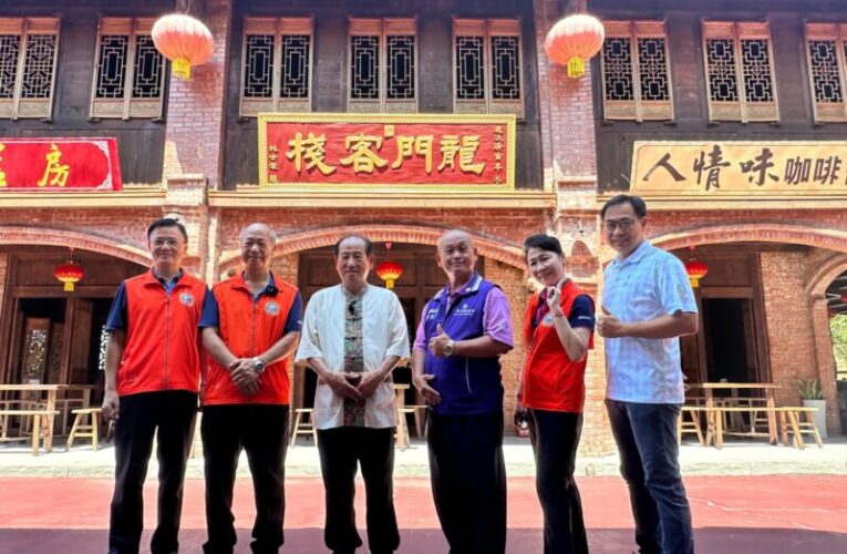 台灣萬里長城中秋連假 9/14 至 9/17 期間穿肚兜免費入場