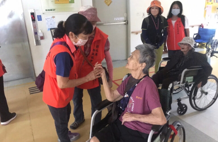 榮服處榮欣志工陪伴白河榮家長輩歡度中秋佳節