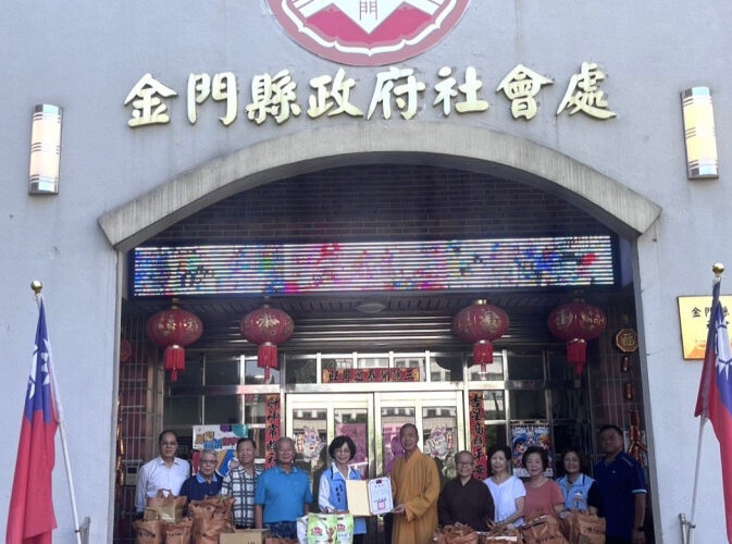 金門海印寺送溫馨 秋節關懷獨居長者