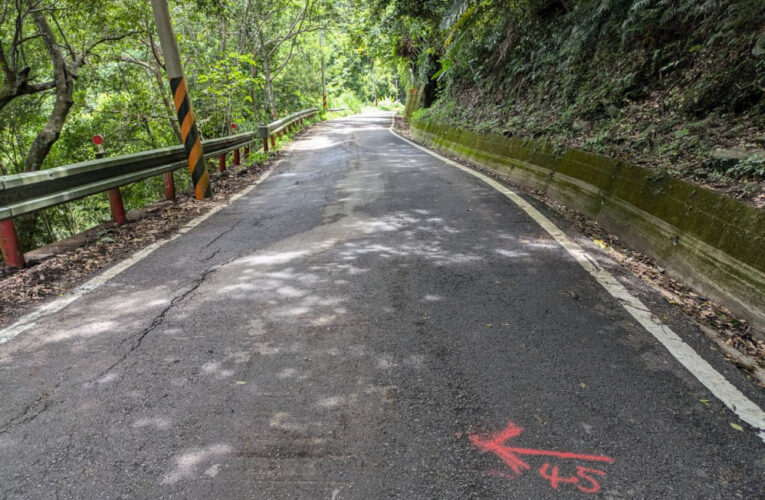大鹿林道瀝青路面舖設作業進行交管　前往觀霧森林遊樂區請多留意!