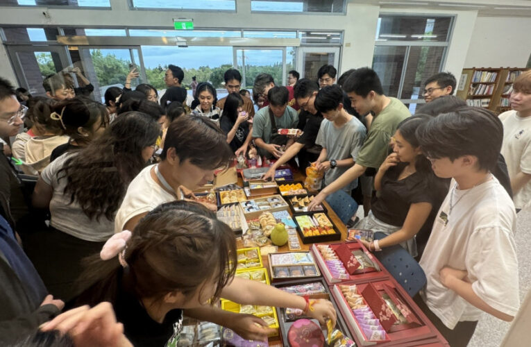 金大學務處圖館共辦秋節活動 邀學生品書香嚐月餅