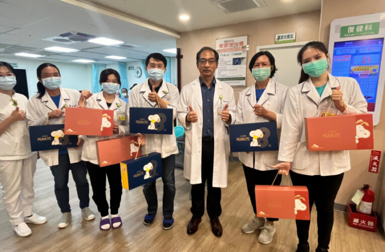 岡醫福委會中秋關懷 溫馨禮盒傳遞感謝與祝福