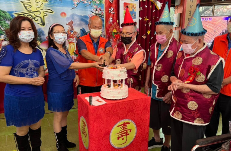 閃亮亮舞群為佳里榮家住民長輩熱舞歡唱慶生