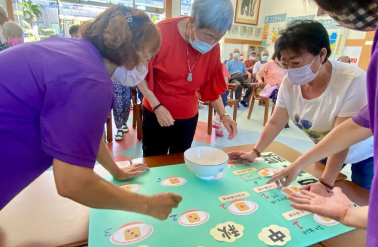白河榮家中秋博餅登場！高齡長輩體驗歡樂開博