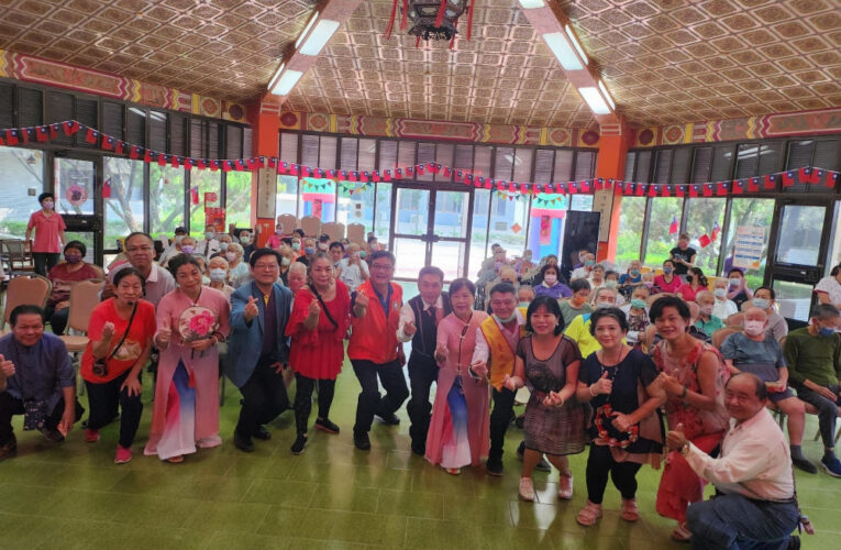 佳里榮家歡迎歡樂藝術團志工載歌載舞 與住民同樂