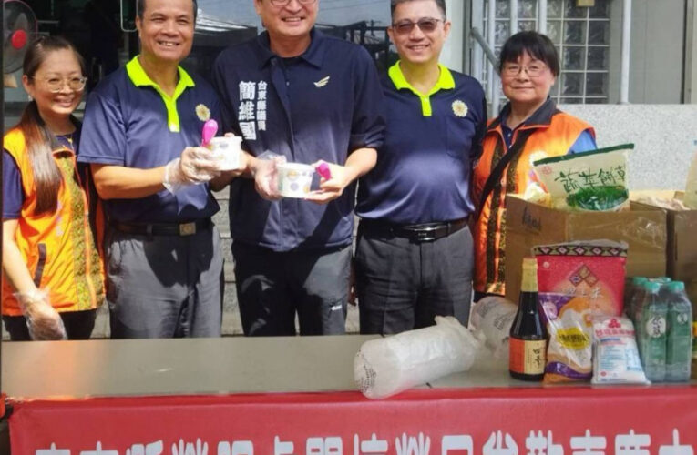 臺東榮服處歡欣慶中秋 分送美食訪慰榮民長輩
