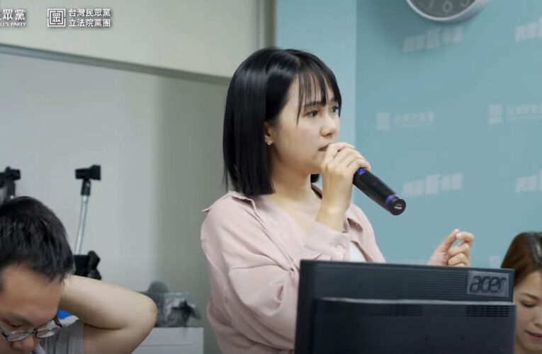 記者出身的民眾黨發言人吳怡萱  在記者節嗆記者