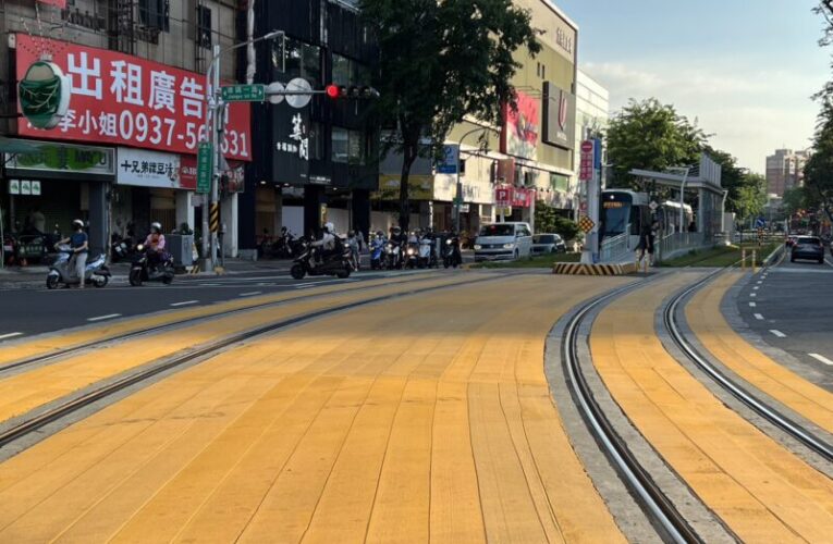 開學後 高雄輕軌9月日運量比去年大成長92% 中秋節輕軌團隊不停歇