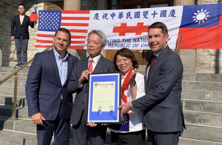 國旗在海外飄揚！嘉義市長黃敏惠在美參加國慶升旗典禮深受感動