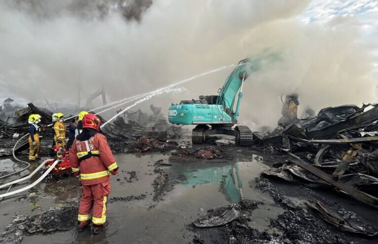 永安區塑膠工廠火警  消防出動41車85人奮戰7小時撲滅
