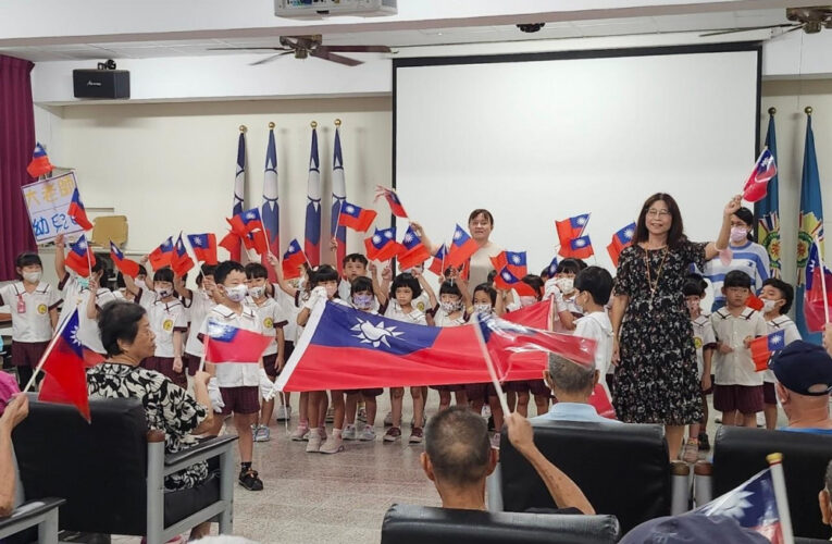 屏東榮家與大老師幼園小朋友歡慶雙十國慶