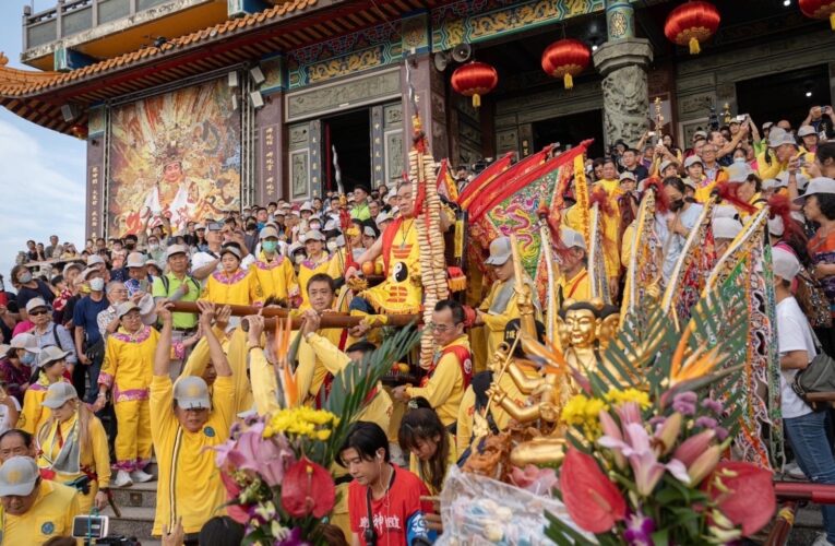 桃園護國宮夜巡繞境｜跨越世代與國際的融合盛典