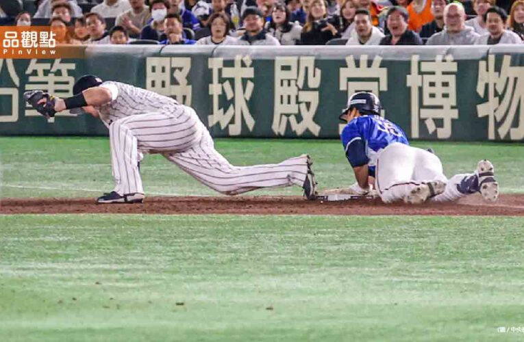 台灣隊潘傑楷12強賽場上英勇撲壘 受傷退場家人驕傲不已