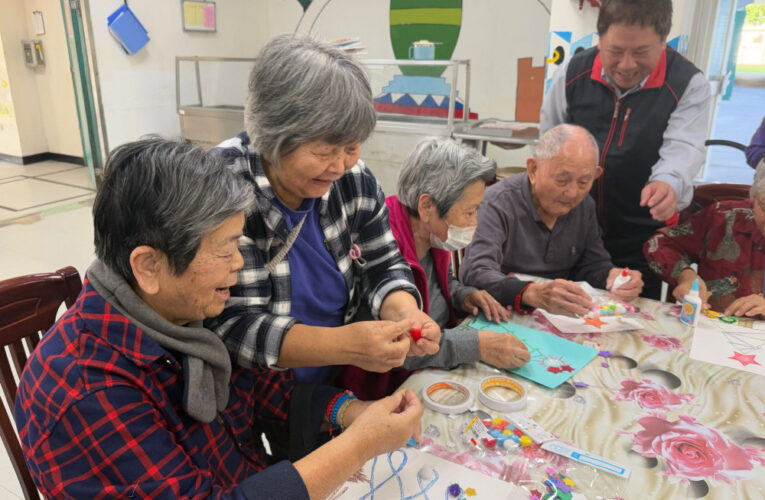 花蓮榮家手作創意卡片迎聖誕 與住民溫馨體驗