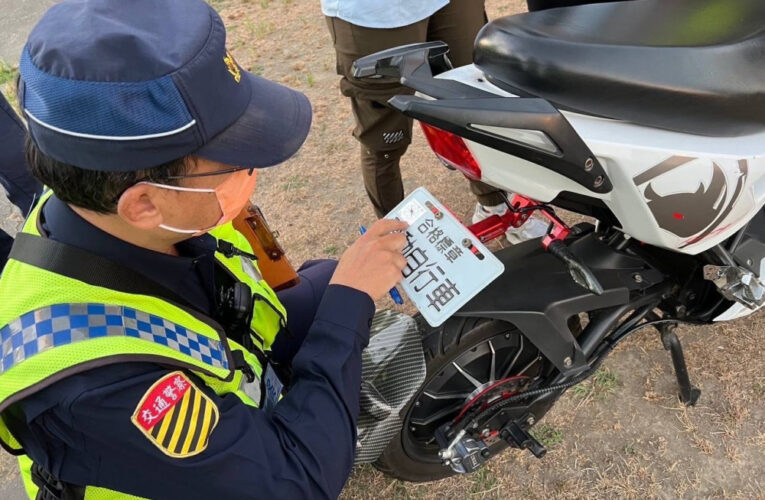 微型電車全面掛牌上路  南警加強取締宣導併行