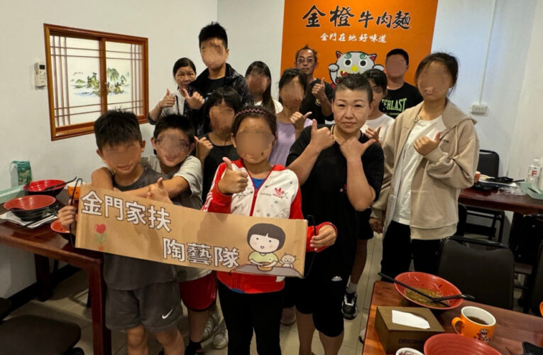 金橙牛肉麵吳嘉鍛送暖 每月招待金門家扶受助家庭用餐