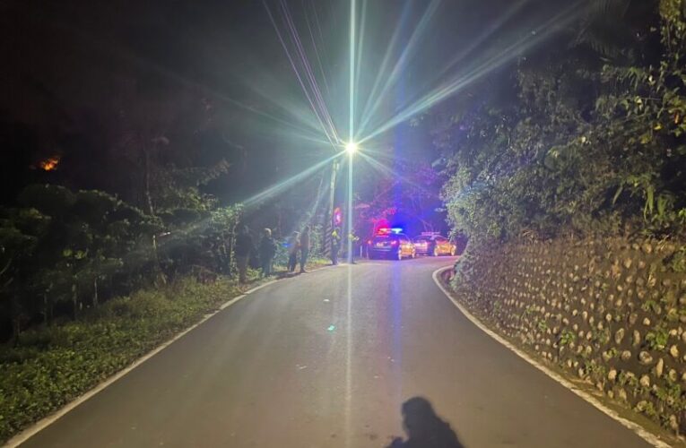 小貨車會車跌落邊坡 送醫無大礙