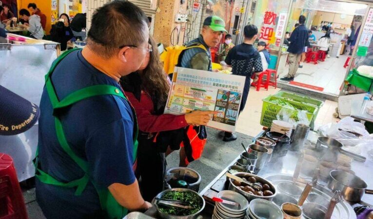 消防局新興分隊六合夜市攤販瓦斯安全宣導