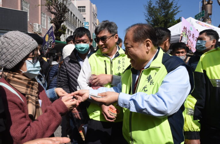 陳光復大年初一城隍廟春節一條街發福袋