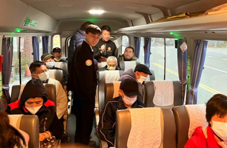苗栗榮服提供搭乘榮總就醫專車榮民眷暖心臘八粥同行